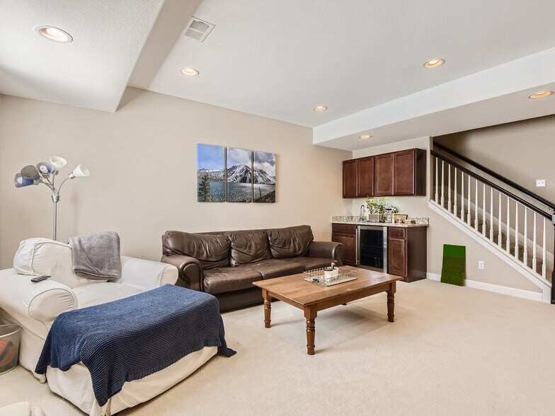 Building Photo - 664 Tiger Lily Way