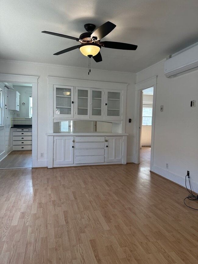 Building Photo - Downtown Craftsman - Live/Work - Zoned Mix...