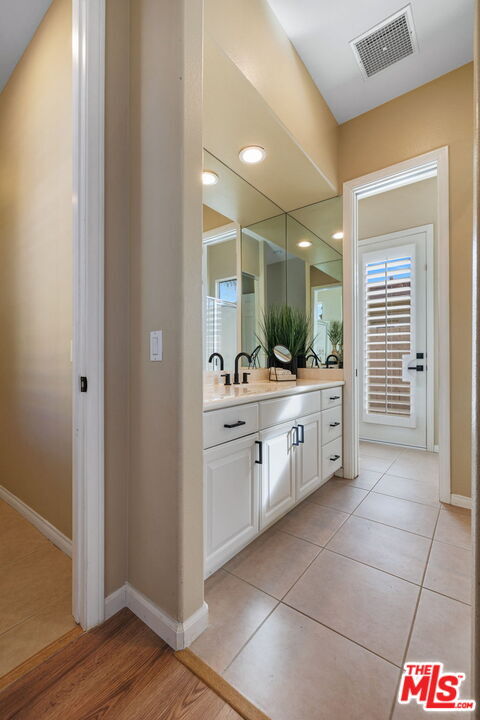 Building Photo - 4 Cartier Ct