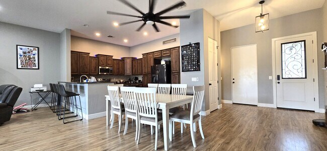 Building Photo - 3952 W Salter Dr