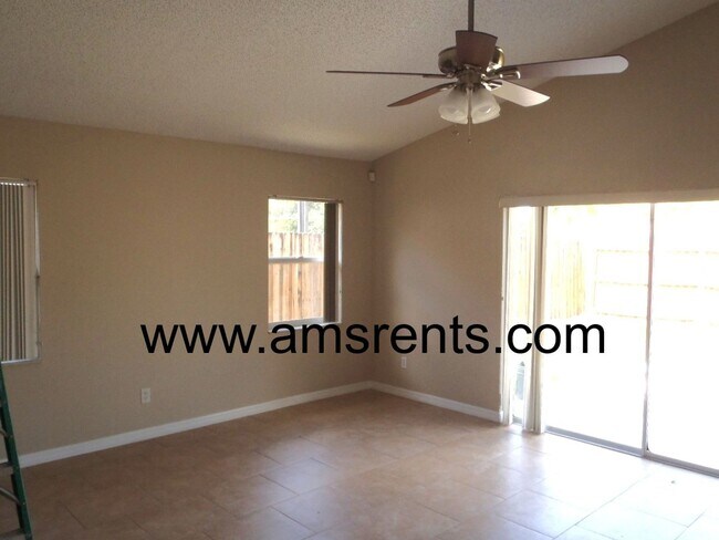 Building Photo - 4-bedroom 2-bathroom house in Chase Grove ...