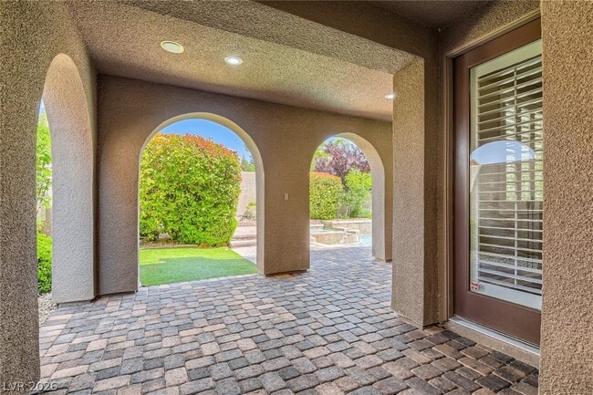 Building Photo - 552 Puenta Del Rey St