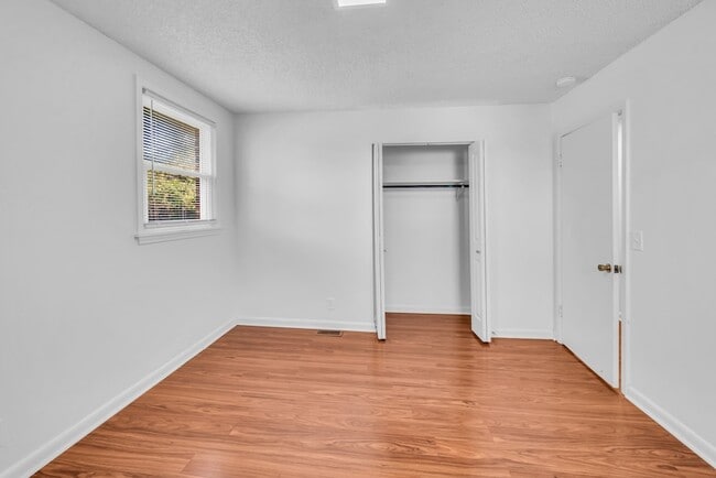 Building Photo - 3232 Hinkle Dr