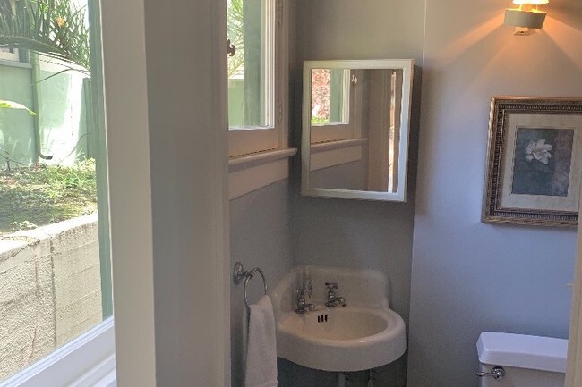 Powder Room downstairs - 804 The Strand
