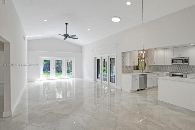 Building Photo - 7425 Silver Woods Ct