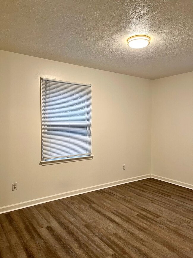 Building Photo - Renovated Home Near Virginia Tech