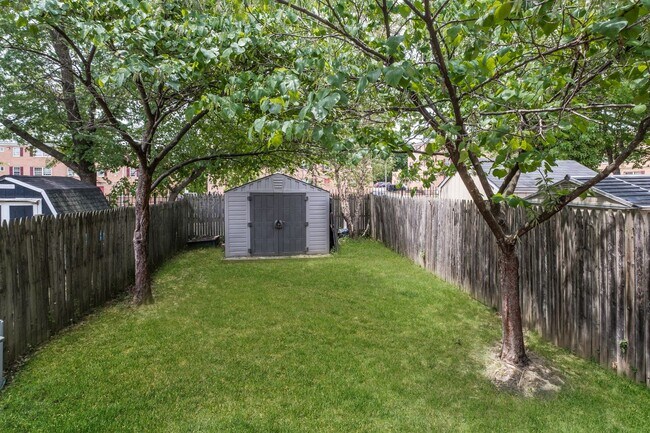 Building Photo - Spacious Starter home with full basement and parking
