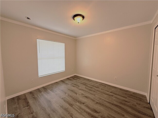 Building Photo - 2510 Martin Ave S