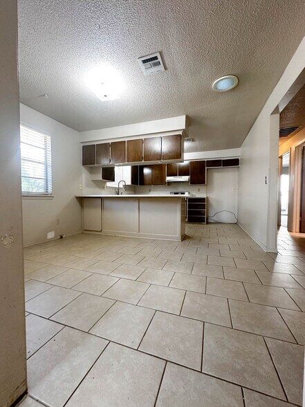 Building Photo - 4112 Mason Dr