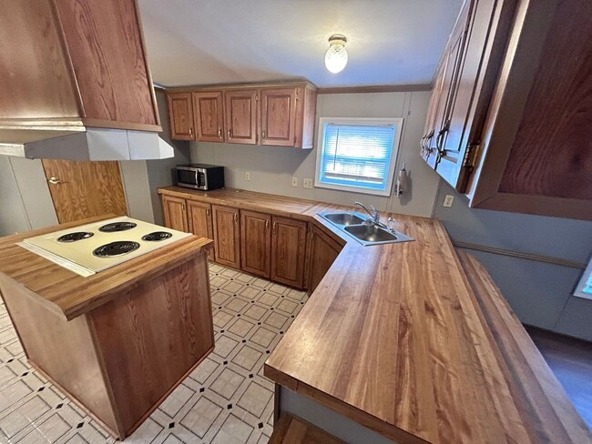 Building Photo - Fantastic two bedroom, two bath split floorplan in Clover, SC