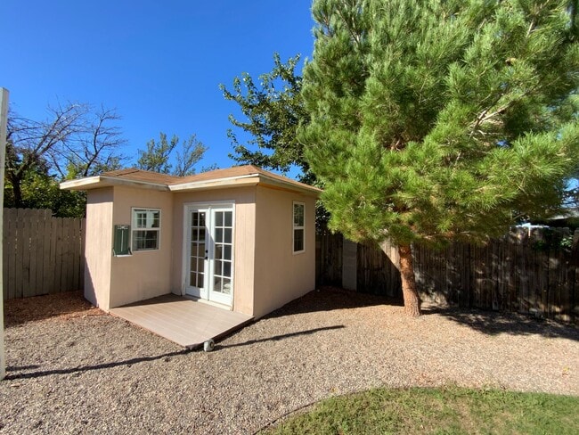 Building Photo - 4 Bedroom with Office Single Story Home Av...