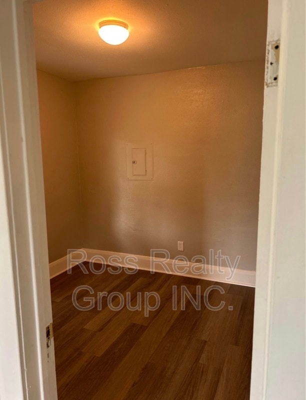 Building Photo - 711 Woodstock Ave