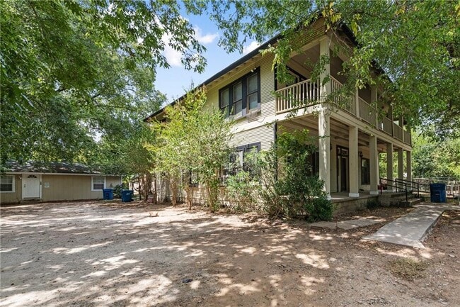 Building Photo - 106 S Ave A