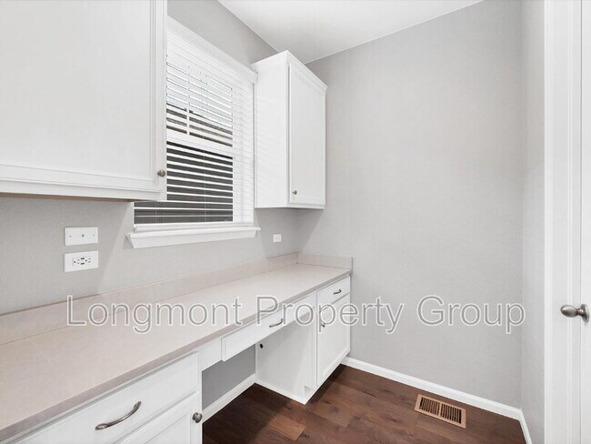 Building Photo - 256 Western Sky Cir