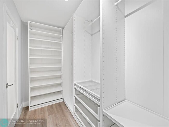 Building Photo - 3500 Galt Ocean Dr