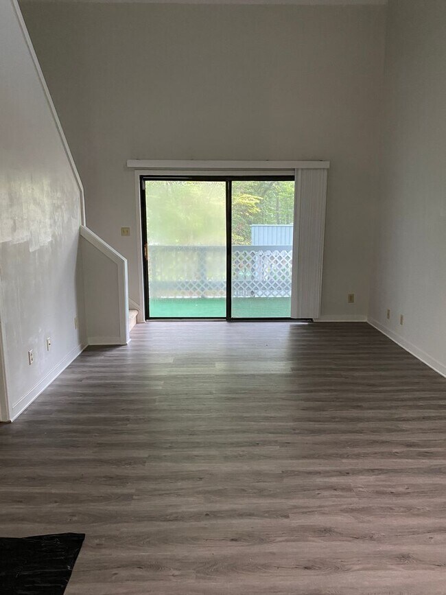 Building Photo - 1605 Harbourside Dr