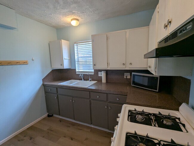 Building Photo - Central Lubbock Home