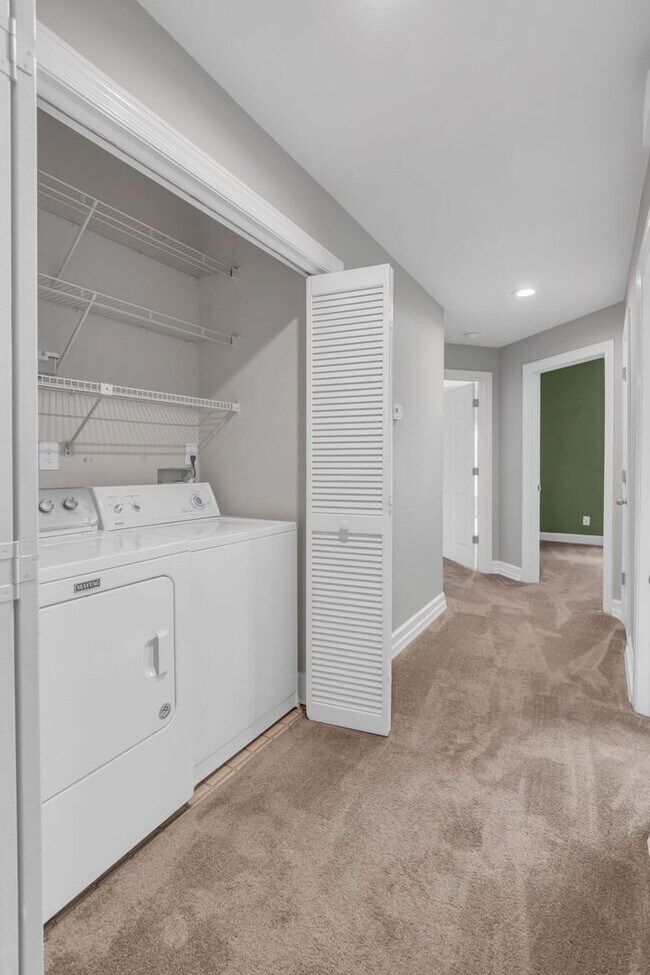 Building Photo - Awesome 2BE/2BA condo in Green Hills!