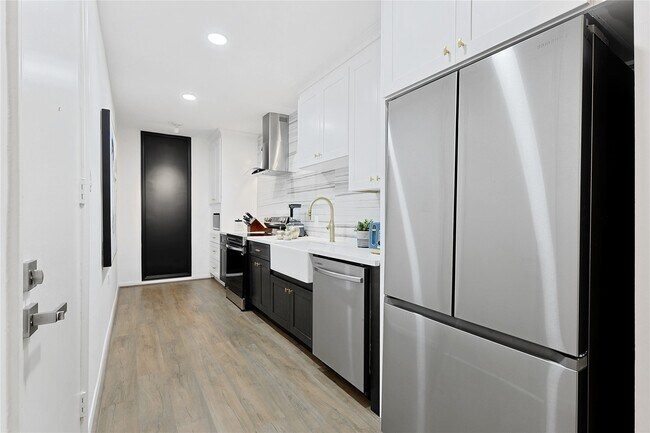 Building Photo - 526 Colquitt St