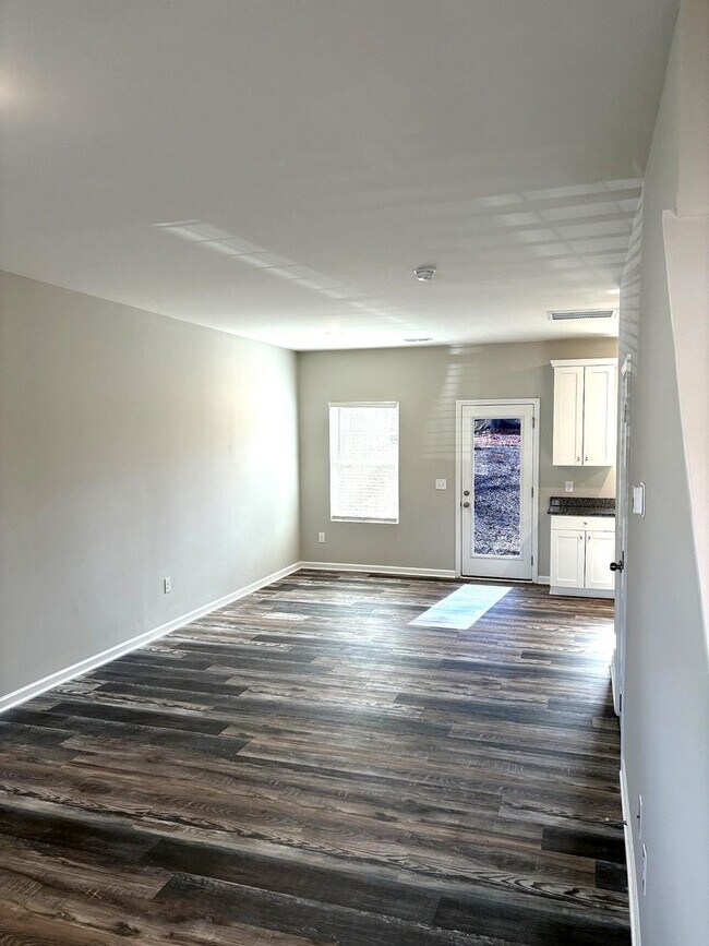 Building Photo - Beautiful 3BR 2.5BA Home w/ Full Appliance Kitchen • Garage Parking in Shelby