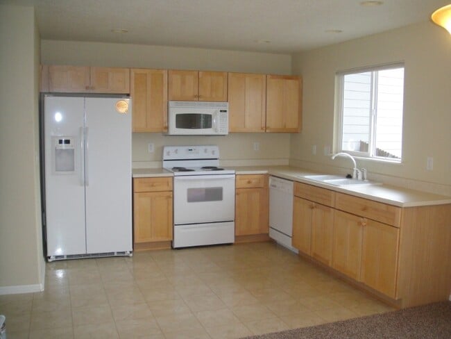 Building Photo - 1846 Twin Lakes Cir