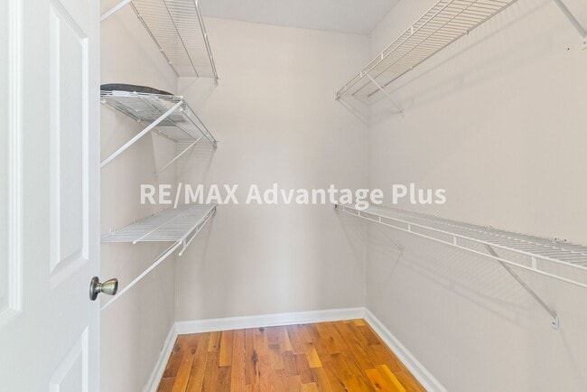 Building Photo - Picturesque 3-Bedroom Home with Cathedral ...