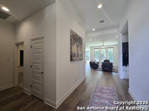 Building Photo - 161 Maravillas