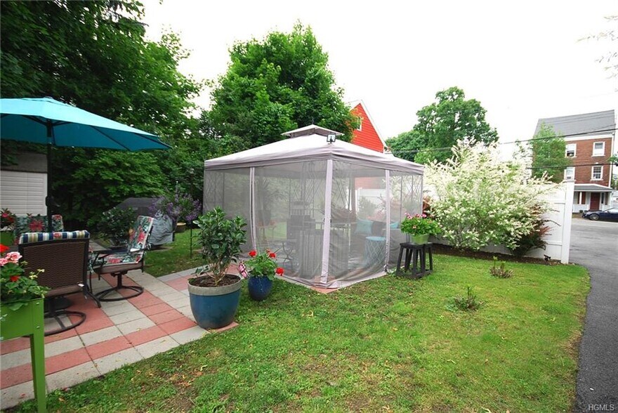 Yard - 158 6th St
