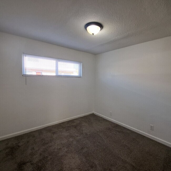 Building Photo - 2900 Marlin Ave