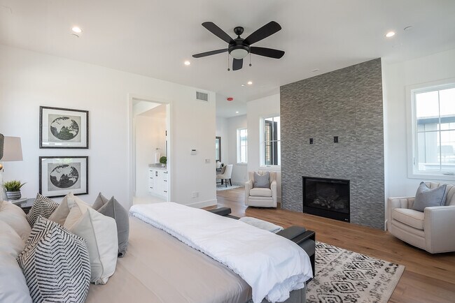 Building Photo - 724 13th St