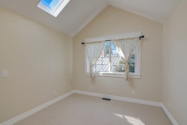 Building Photo - 5042 7th Ave NE