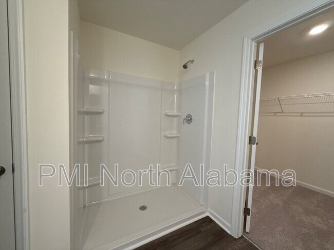 Building Photo - 112 Vulcan St