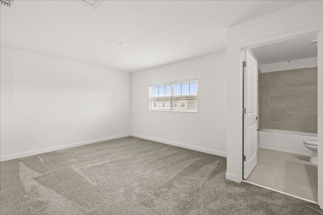 Building Photo - Spacious 5-Bedroom Solar Home for Rent in ...