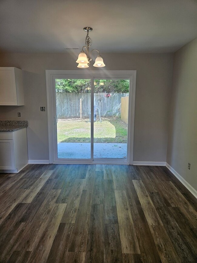 Building Photo - Newly Renovated 2 Bedroom Off Of GumBranch