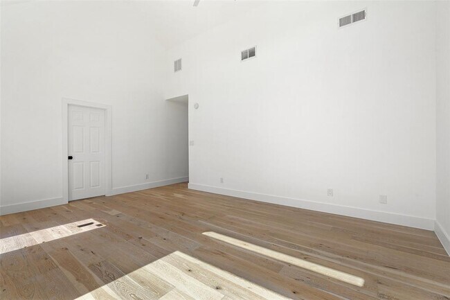 Building Photo - 1204 Pike Rd