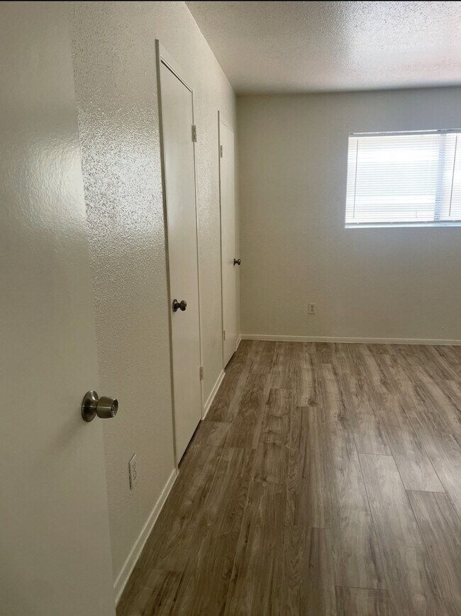 Building Photo - 8405 Wilcrest Dr