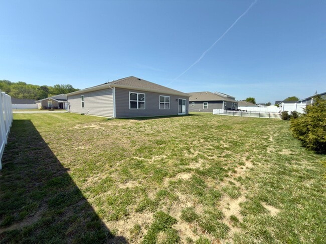 Building Photo - 61 New England Dr