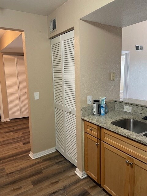 Building Photo - 2323 Feather Sound Dr