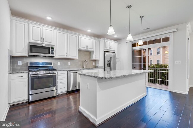 Building Photo - 23290 Milltown Knoll Square