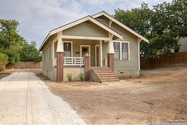 Building Photo - Hill Country Retreat