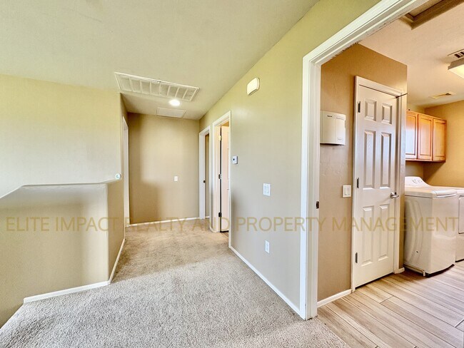 Building Photo - 6004 S Meadow Breeze Dr