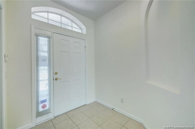 Building Photo - 4574 NW Red Maple Dr