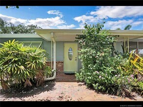 Building Photo - 1905 NE River Ct