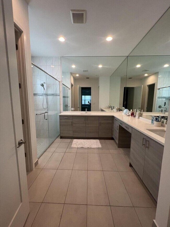 Building Photo - 17534 Rainstream Rd