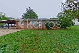 Building Photo - 1309 18th Ave N