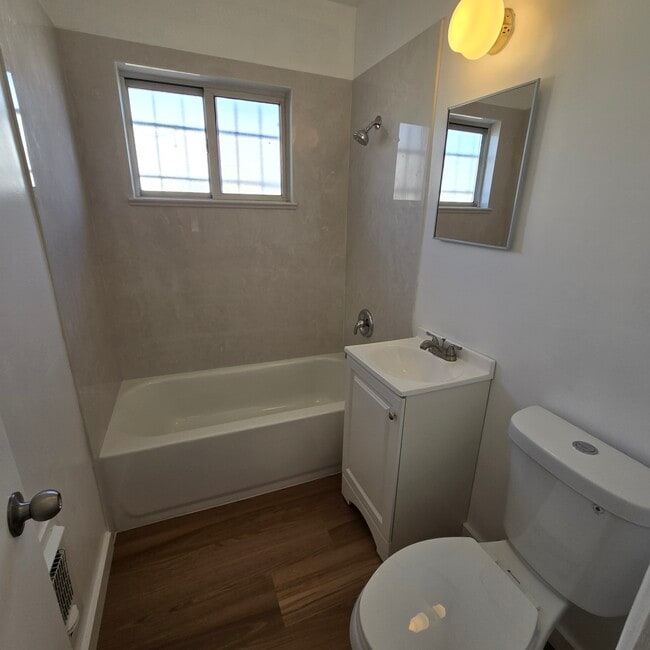 Building Photo - 335 Monroe St NE