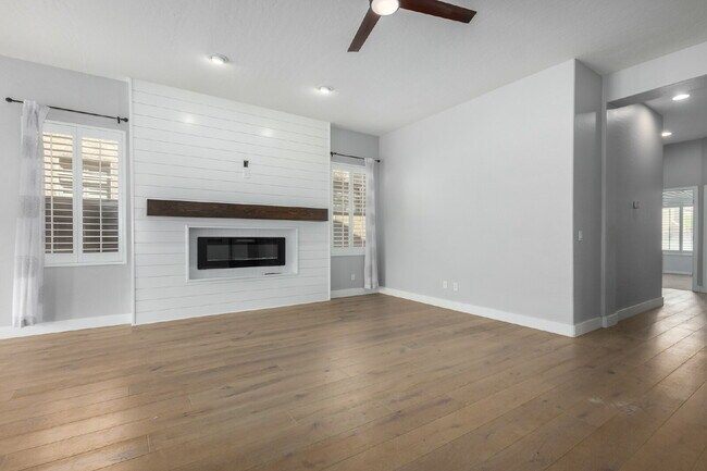 Building Photo - Arabian Views 4 bed 2 bath with pool