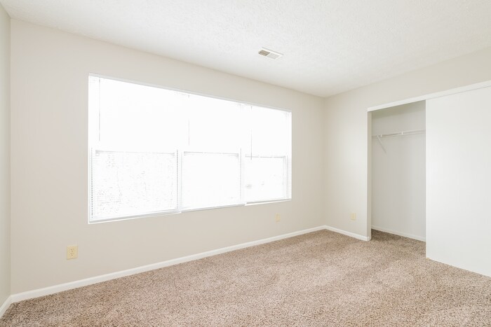 Building Photo - 4644 Kenross Dr