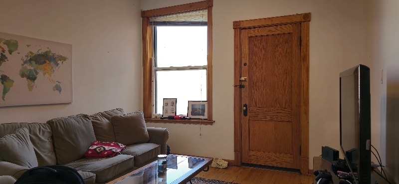 Building Photo - 2342 W Walton St