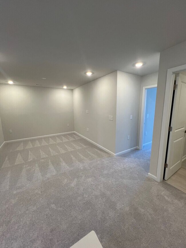 Building Photo - 2312 Kasota Ln